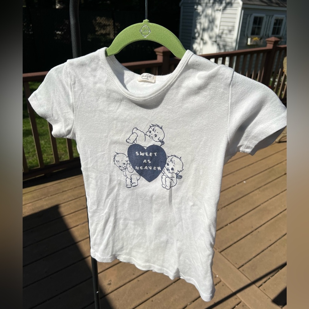 Brandy Melville shirt never worn and in great condition. Very cute and casual